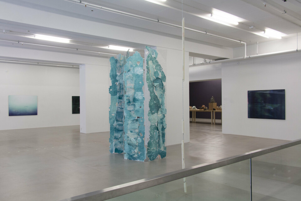 Installasjonsbilde med verk av Ann Iren Buan, Thora Dolven Balke og Brit Dyrnes. Foto: Aage A. Mikalsen / Kunsthall Trondheim Installasjonsbilde med verk av Ann Iren Buan, Thora Dolven Balke og Brit Dyrnes. Foto: Aage A. Mikalsen / Kunsthall Trondheim