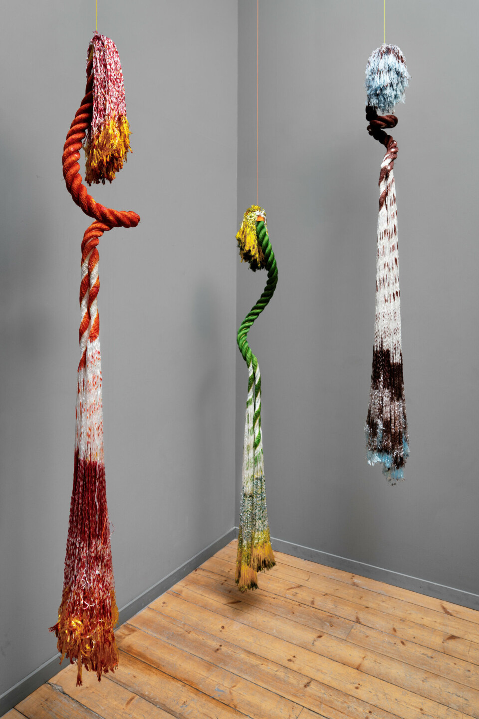 Ellen Grieg, Dans 2, Dans 3, 2018. Egen teknikk i polyamid. Foto: Dag Fosse / KODE Ellen Grieg, Dans 2, Dans 3, 2018. Egen teknikk i polyamid. Foto: Dag Fosse / KODE