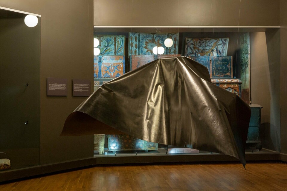 Masoud Alirezas, Untitled (2021). Grafitt, papir, og magnet. Masoud Alirezas, Untitled (2021). Grafitt, papir, og magnet. Foto: Inger Marie Grini