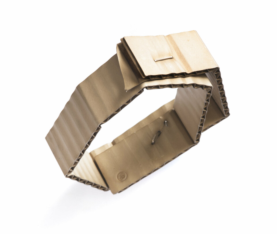 David Bielander, Bølgepapp, 2015, armbånd, malt sølv, hvitt gull. Foto: Guri Dahl David Bielander, Bølgepapp, 2015, armbånd, malt sølv, hvitt gull. Foto: Guri Dahl