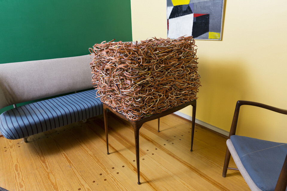 Trine Hovden, Dialog, 2017. Stedsspesifikk skulptur/installasjon – silketrykk på leirgods. Foto: Lykt AS Trine Hovden, Dialog, 2017. Stedsspesifikk skulptur/installasjon – silketrykk på leirgods. Foto: Lykt AS
