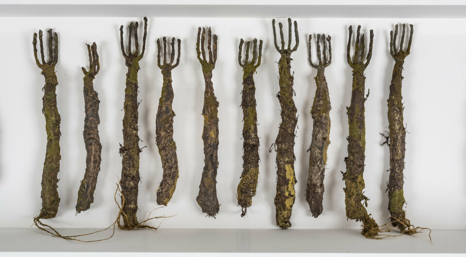 Moa Israelsson, Cutlery. – Ideen var at til tross for å være i en desperat situasjon, har man likevel laget seg et ordentlig bestikksett. Moa Israelsson, Cutlery. – Ideen var at til tross for å være i en desperat situasjon, har man likevel laget seg et ordentlig bestikksett.