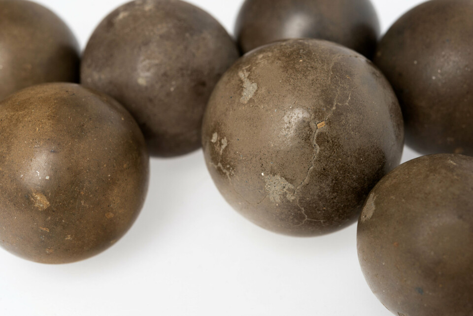Veslemøy Lilleengen, Heimstavn, 2019. Hikaru Dorodango, jord, leire og strå. Foto: Dag Fosse / KODE Veslemøy Lilleengen, Heimstavn, 2019. Hikaru Dorodango, jord, leire og strå. Foto: Dag Fosse / KODE