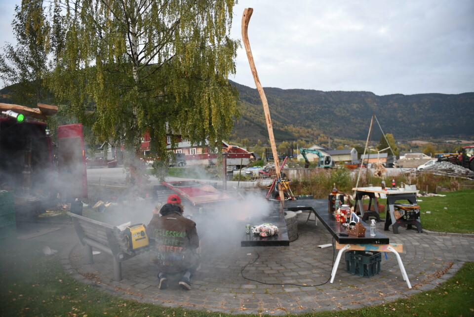 Fra FFBs installasjon Odelsgut og Fantefølge (2017) på Kvam i Gudbrandsdalen. Foto: Joar Nango