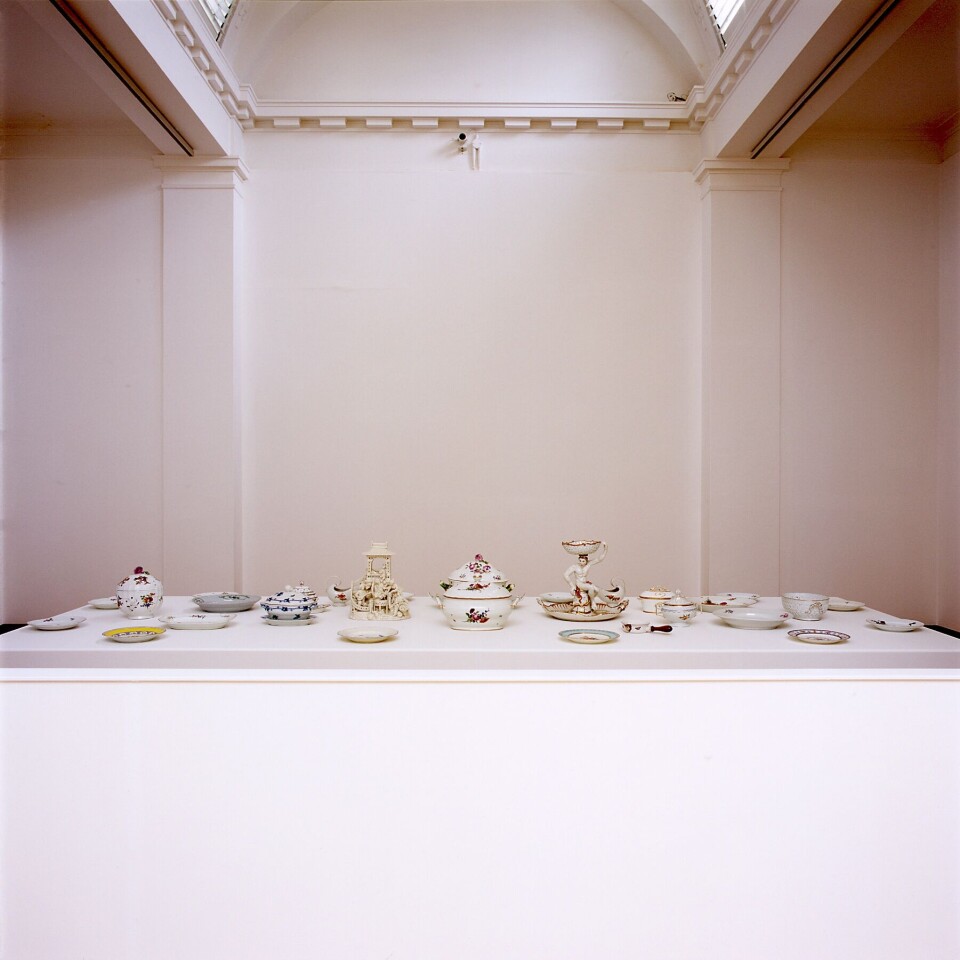 Frå Arcanum: mapping 18th-century European porcelain av Edmund de Waal. Foto: National Museums & Galleries of Wales / Robert Teed. Frå Arcanum: mapping 18th-century European porcelain av Edmund de Waal. Foto: National Museums & Galleries of Wales / Robert Teed.