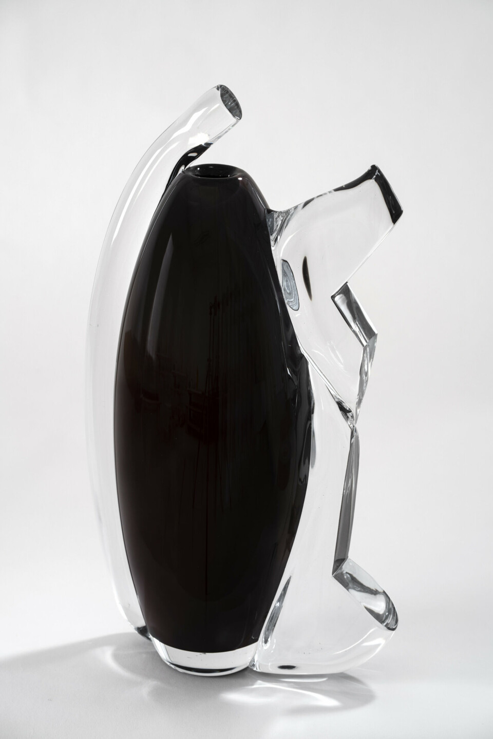 Karen Klim, Sang for natten. Blåst glass, slipt. Høyde 44 cm. Foto: Espen Grønlie