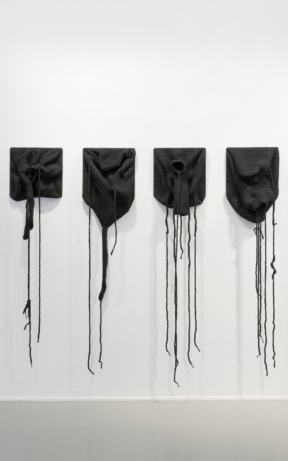 Detalj fra serien Breeder Covers (2017 and ongoing), black, crocheted wall objects with individual slime mold-inspired subtitles av Leif Holmstrand. Foto: Øystein Thorvaldsen Detalj fra serien Breeder Covers (2017 and ongoing), black, crocheted wall objects with individual slime mold-inspired subtitles av Leif Holmstrand. Foto: Øystein Thorvaldsen