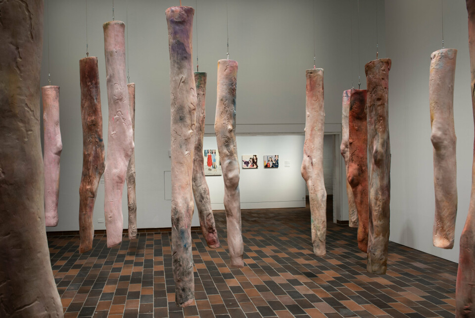 Kaari Upson, Mors ben, 2018-19. Mixed Media, 26 dele - installation view. I kunstnerens eje © Kaari Upson Foto: Kim Hansen, Louisiana Museum of Modern Art Kaari Upson, Mors ben, 2018-19. Mixed Media, 26 dele - installation view. I kunstnerens eje © Kaari Upson Foto: Kim Hansen, Louisiana Museum of Modern Art