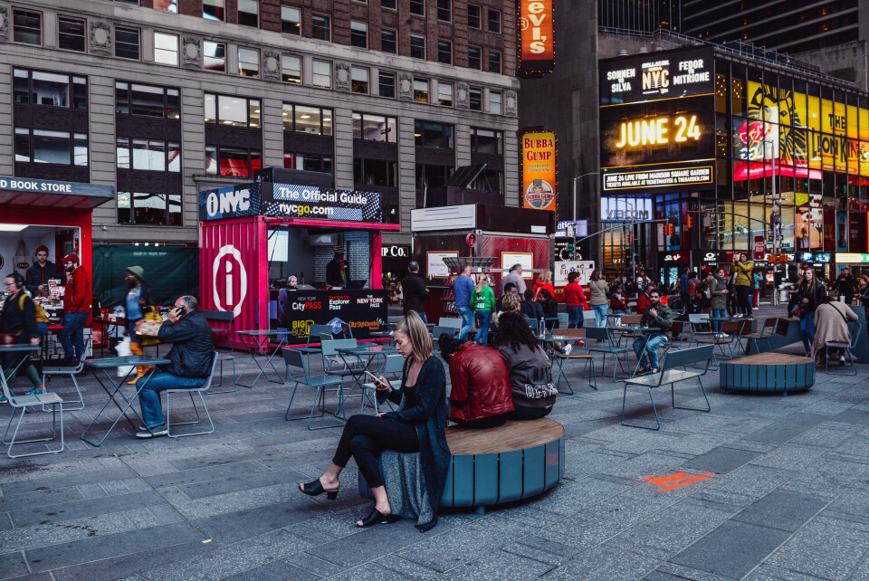 Vestre møblerer Time Square med sine bymøbler. Foto: Vestre Street Furniture Vestre møblerer Time Square med sine bymøbler. Foto: Vestre Street Furniture