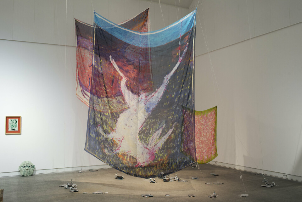 Magdalena Kotkowska, I wanted to be a magician, 2020. Reactive paint on silk, aluminium. Foto: Stina Glømmi